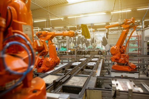 Робототехніка на практиці: як робот відчуває, планує і виконує дію